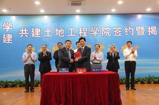 2015年，與長安大學(xué)共建全國第一個(gè)土地工程學(xué)院，設(shè)立土地工程學(xué)科碩士點(diǎn)、博士點(diǎn)。.jpg