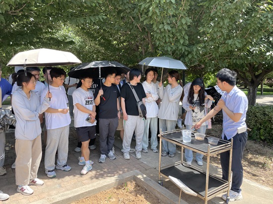 12日下午，富平中試基地現(xiàn)場教學(xué)（地建研究院）.jpg